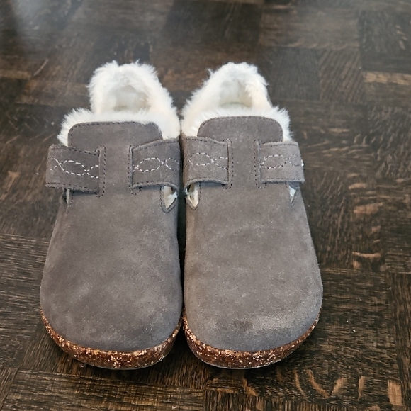 Clogs with Faux Fur Lining - Picture 2 of 6